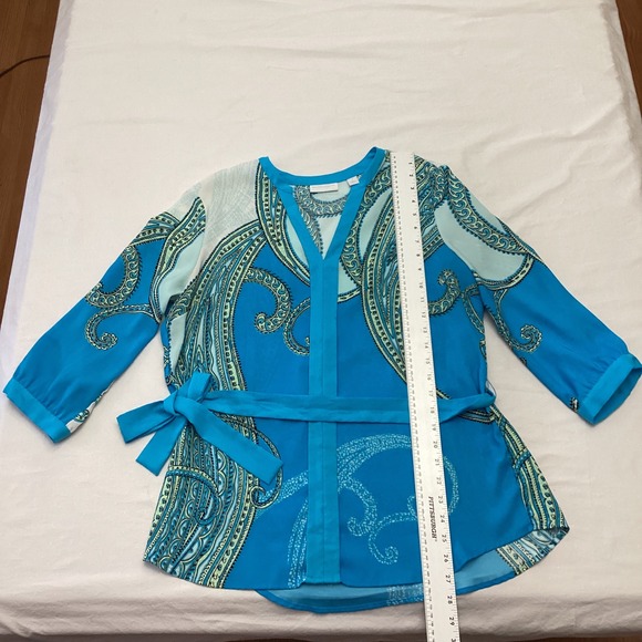 New York & Company Blue Paisley 3/4 Sleeve Belted V-Neck Blouse Size M - Picture 2 of 9